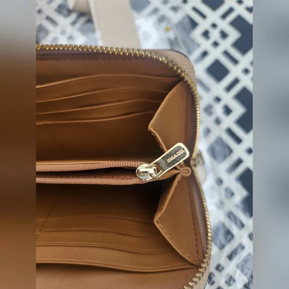 Coach Signature Daisy Wallet Bundle EUC - Picture 7 of 11